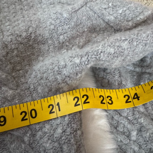 Aritzia Sunday Best Peggy Cropped Sweater - Picture 8 of 9